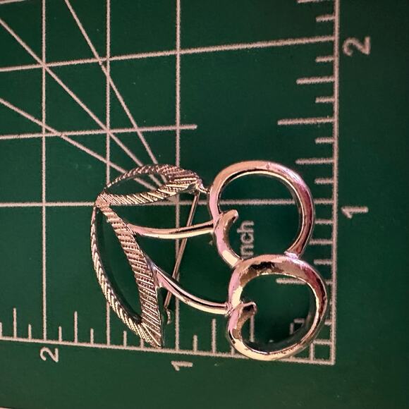 Silver Tone Double Cherry Brooch Pin Signed‎ Sarah Coventry Silver Tone Vintage - Picture 8 of 9